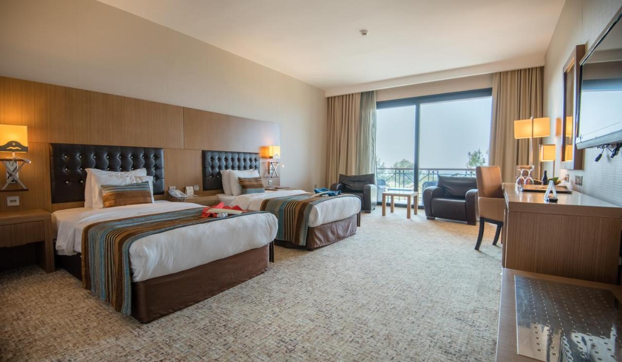 Ξενοδοχείο Korineum Golf & 4*